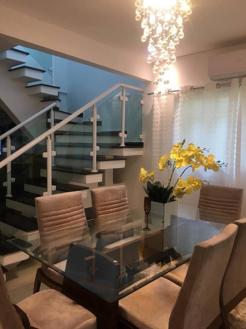 Casa à venda com 3 quartos, 160m² - Foto 1