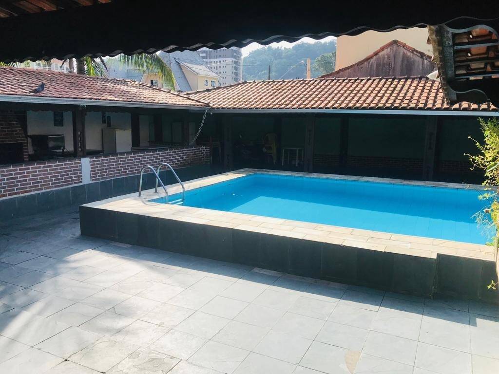 Casa à venda com 3 quartos, 300m² - Foto 1