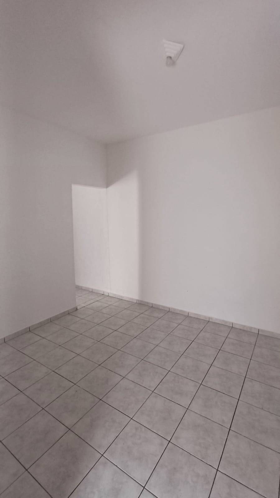 Casa para alugar com 2 quartos, 140m² - Foto 4