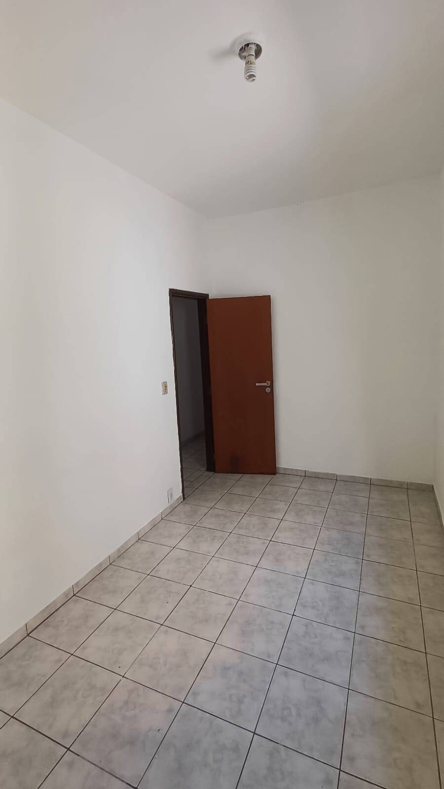 Casa para alugar com 2 quartos, 140m² - Foto 13